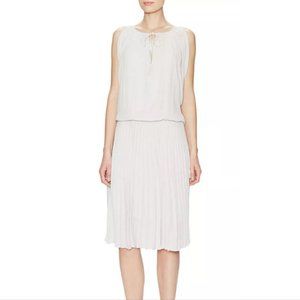 BCBG MaxAzaria Lona Light Dove Grey Pleate…
